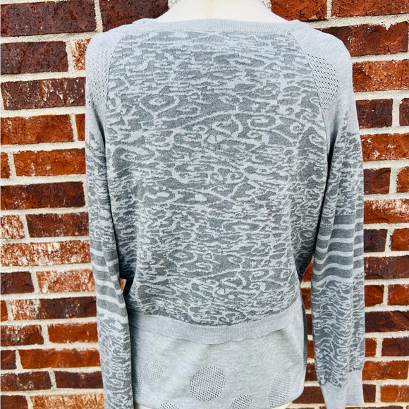 Cropped Sweater & Matching Tank Set - Picture 3 of 10